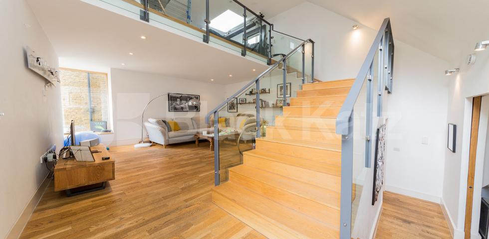 			LET BY!, 2 Bedroom, 1 bath, 1 reception House			 Camden Mews, CAMDEN